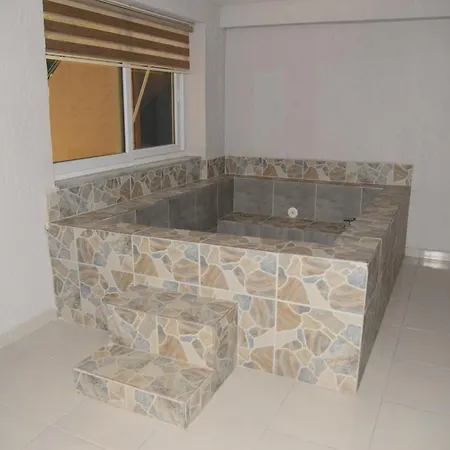Leon Hotel apartamentowy 2*